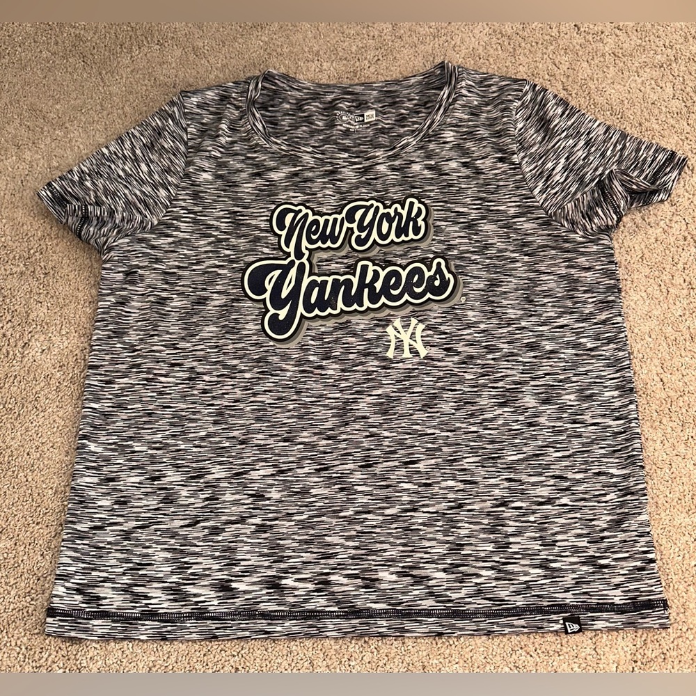 MLB New York Yankees Unisex Baseball Shirt. Size L